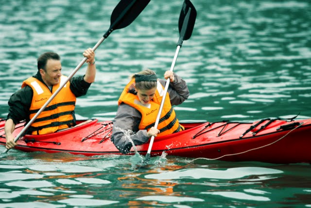 Kayaking tour in Halong Bay