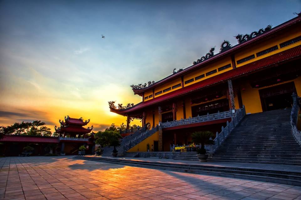 A corner of Ba Vang temple in dawning