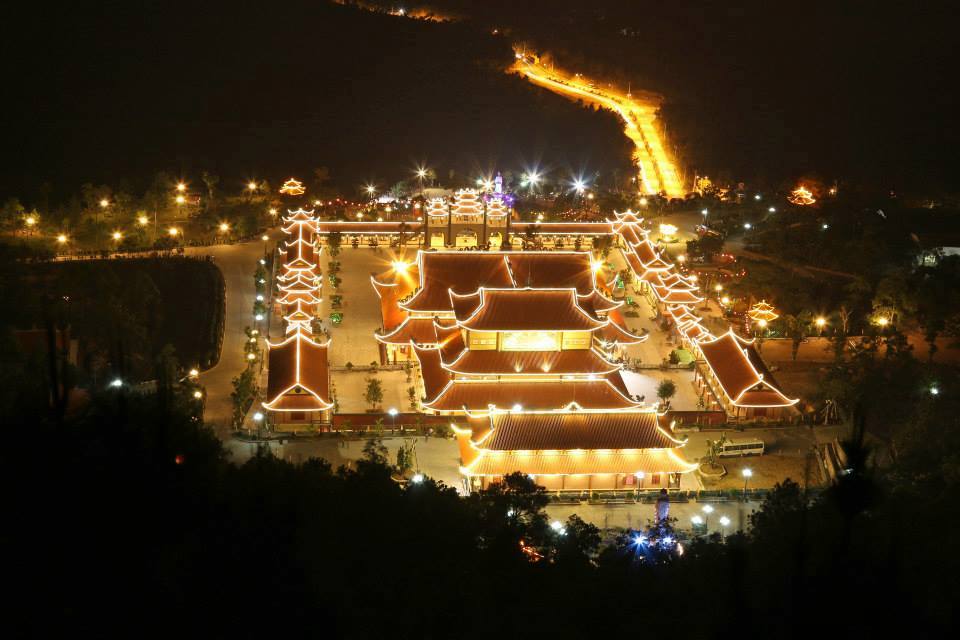 Ba Vang temple’s panoramic in night is picturesque