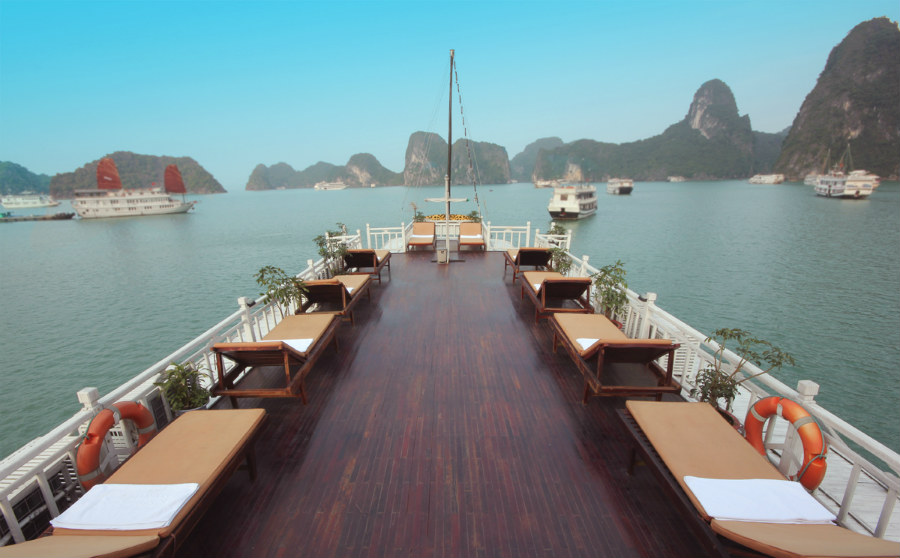 Choose the best way to book Halong Bay cruise and enjoy wondeful time