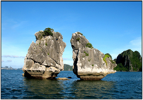 The bigger islet is “Trong” means Cock, the smaller called “Mai”, means “Hen