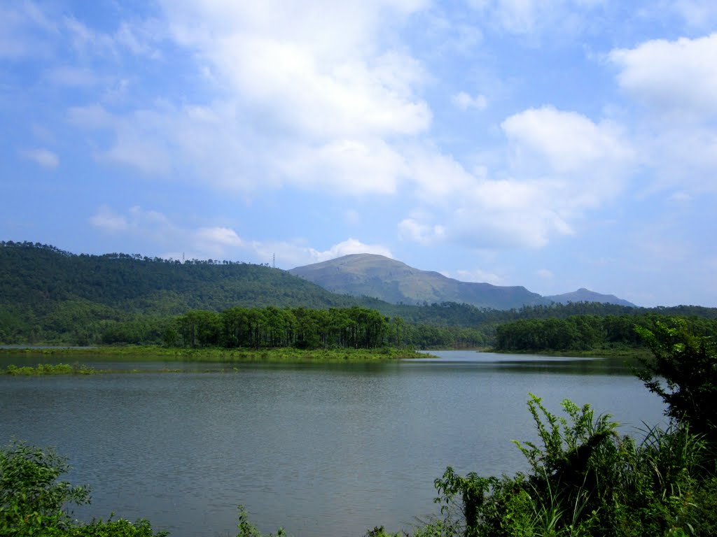 The peaceful landscape of Yen Trung lake