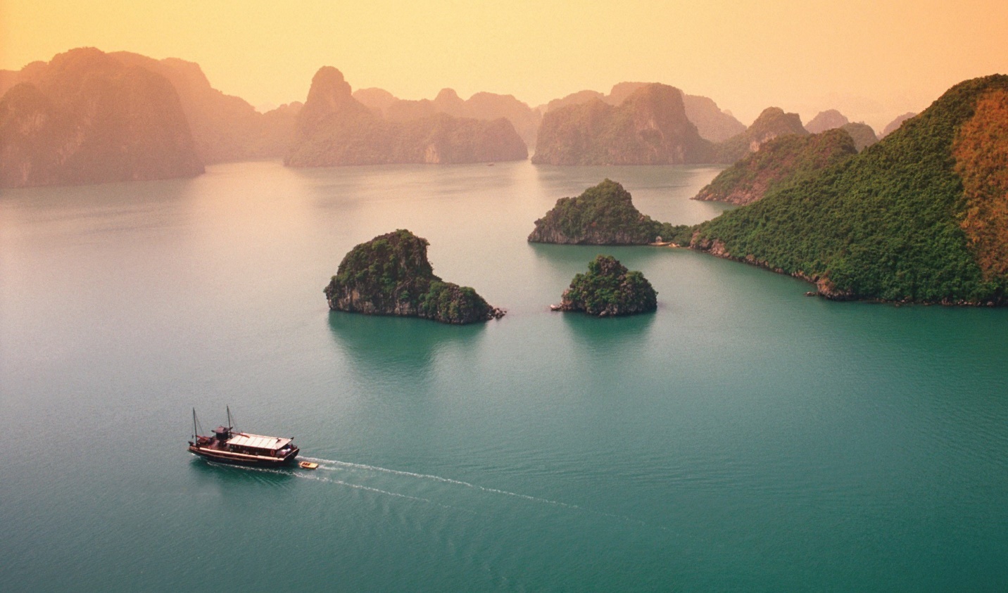 The beauty of Halong in the winter