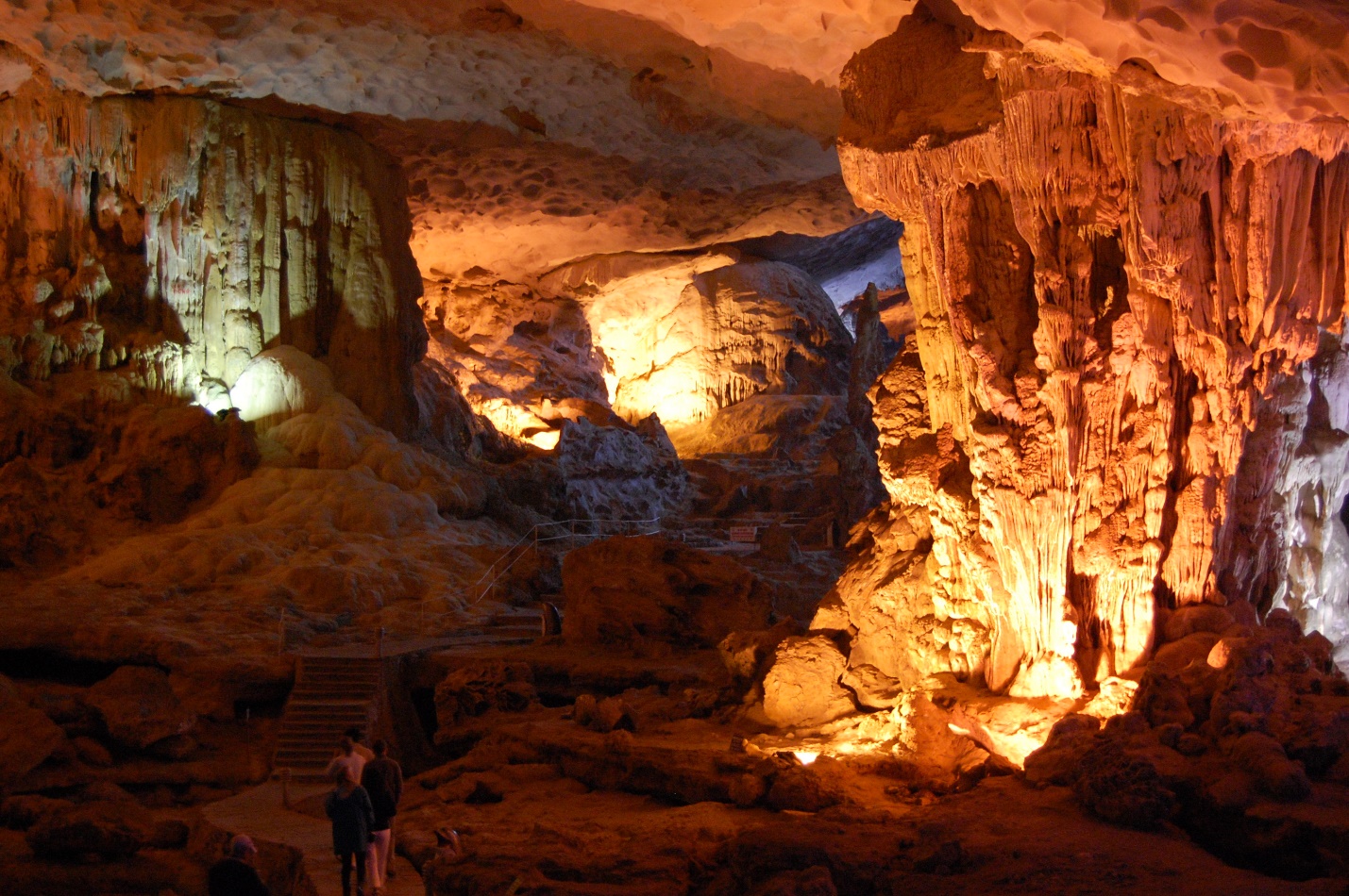 The mysterious light in Sung Sot cave in Halong