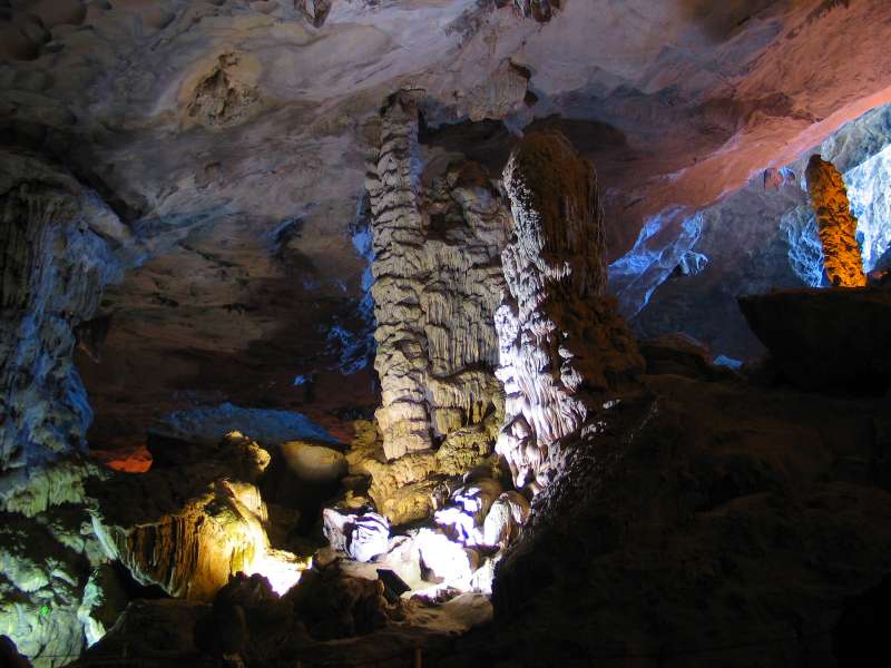 The strange shapes you can see when exploring Trinh Nu cave