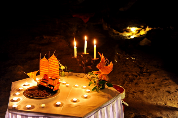 Romantic cave dining 