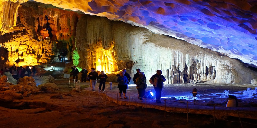 Travelers are walking through the cave