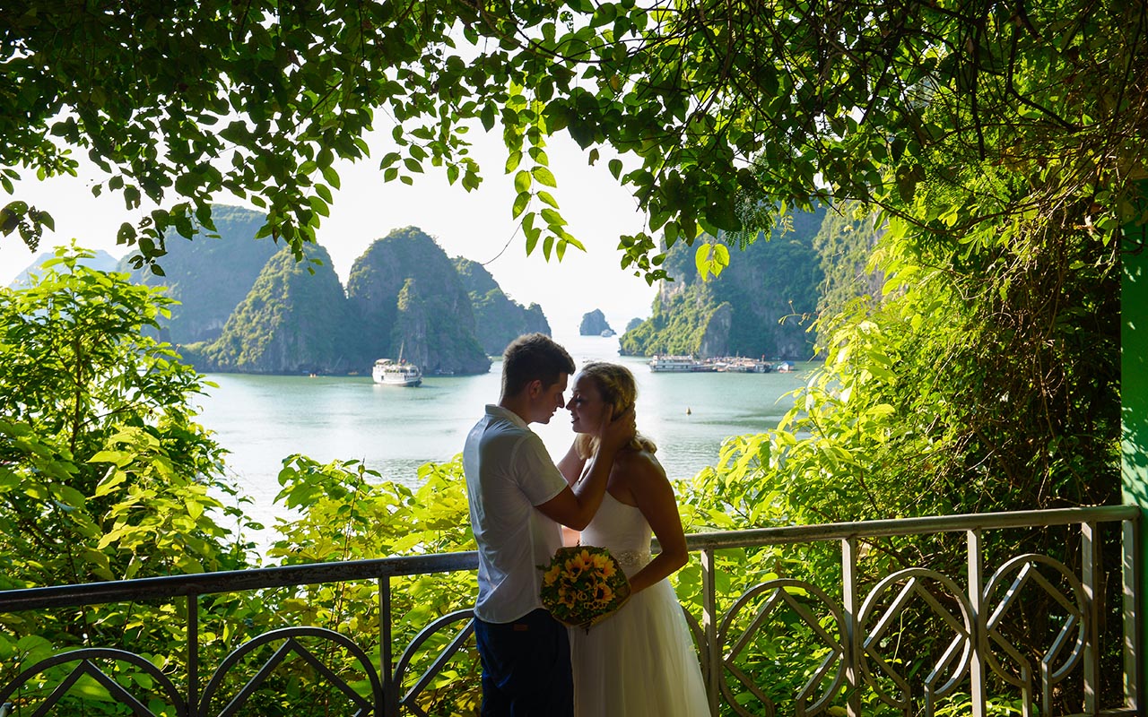 Wedding ceremony in Halong Bay