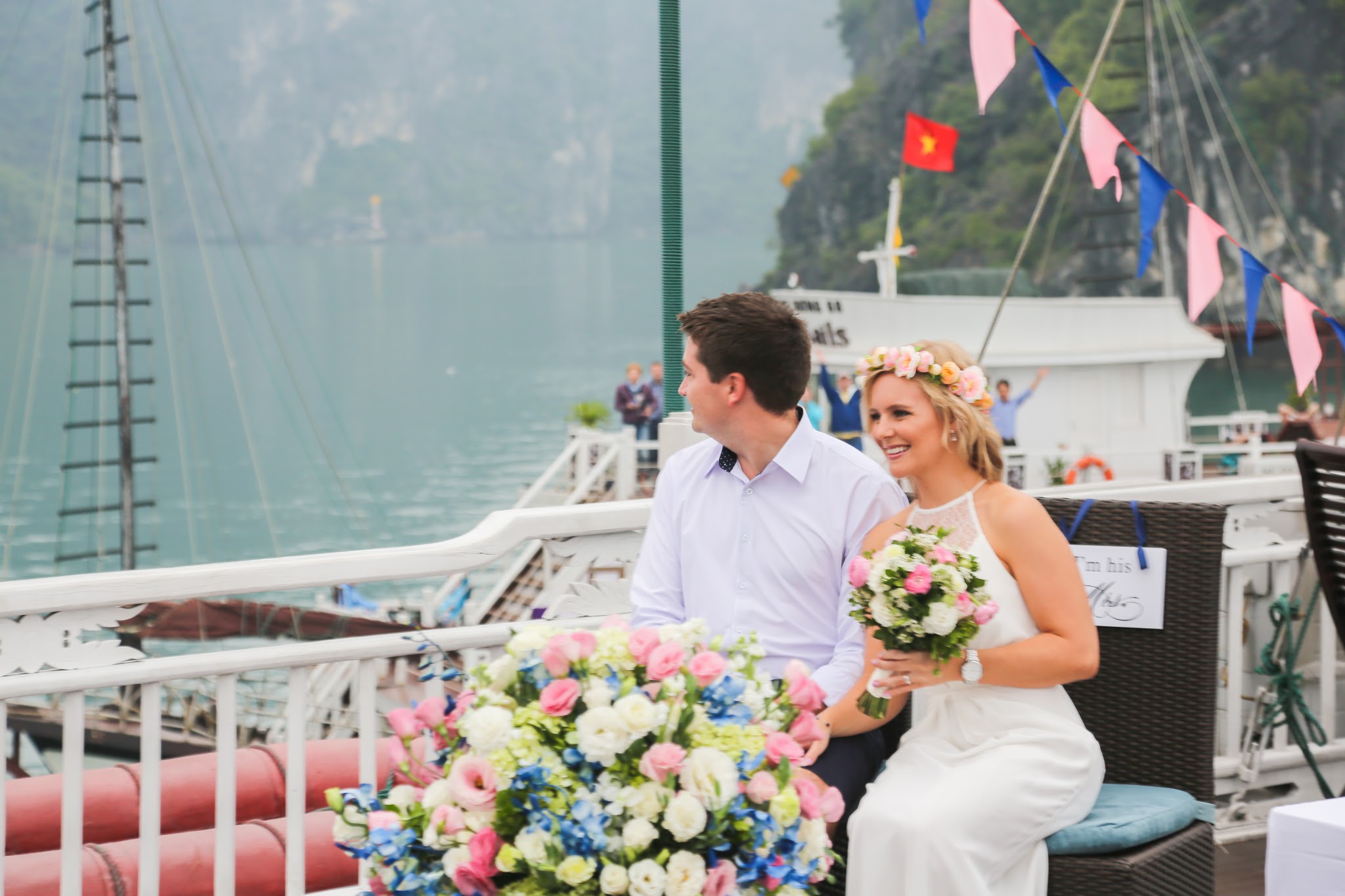 Wedding ceremony in Halong is unforgettable memory