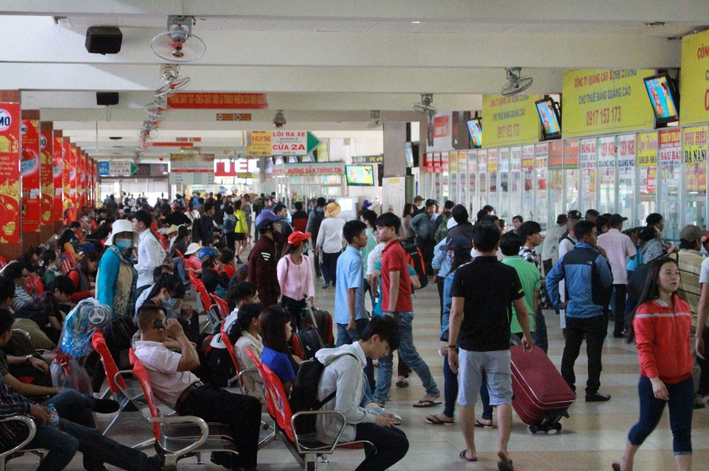  Mien Dong bus station is densely crowded during special occasions 