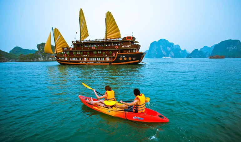 Sailing in Halong