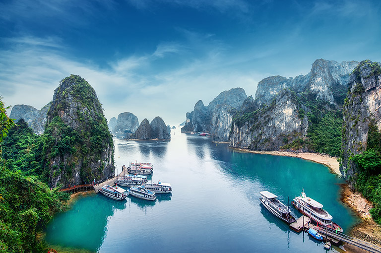 Luxury cruises in Halong bay