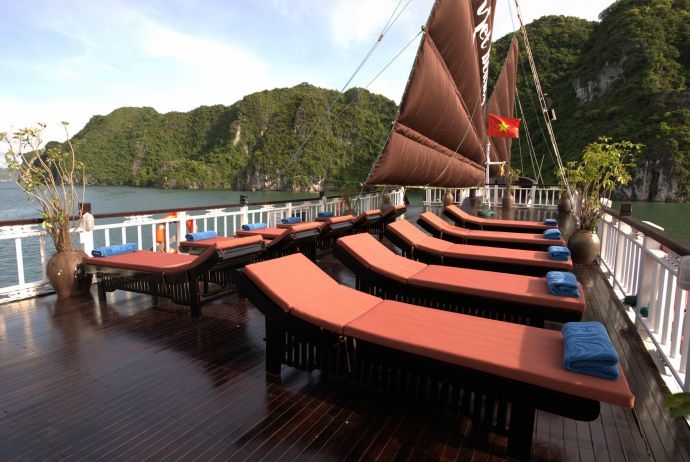 About sleeping on board a boat in Halong bay