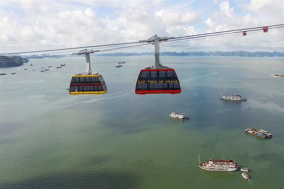 Seize the opportunity to see Halong from above in Queen Cable Car