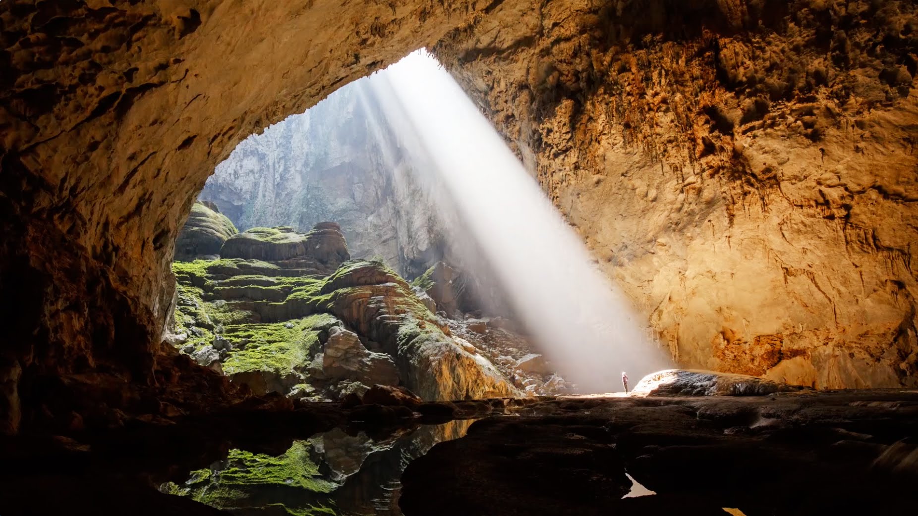 The beauty of Son Doong cave