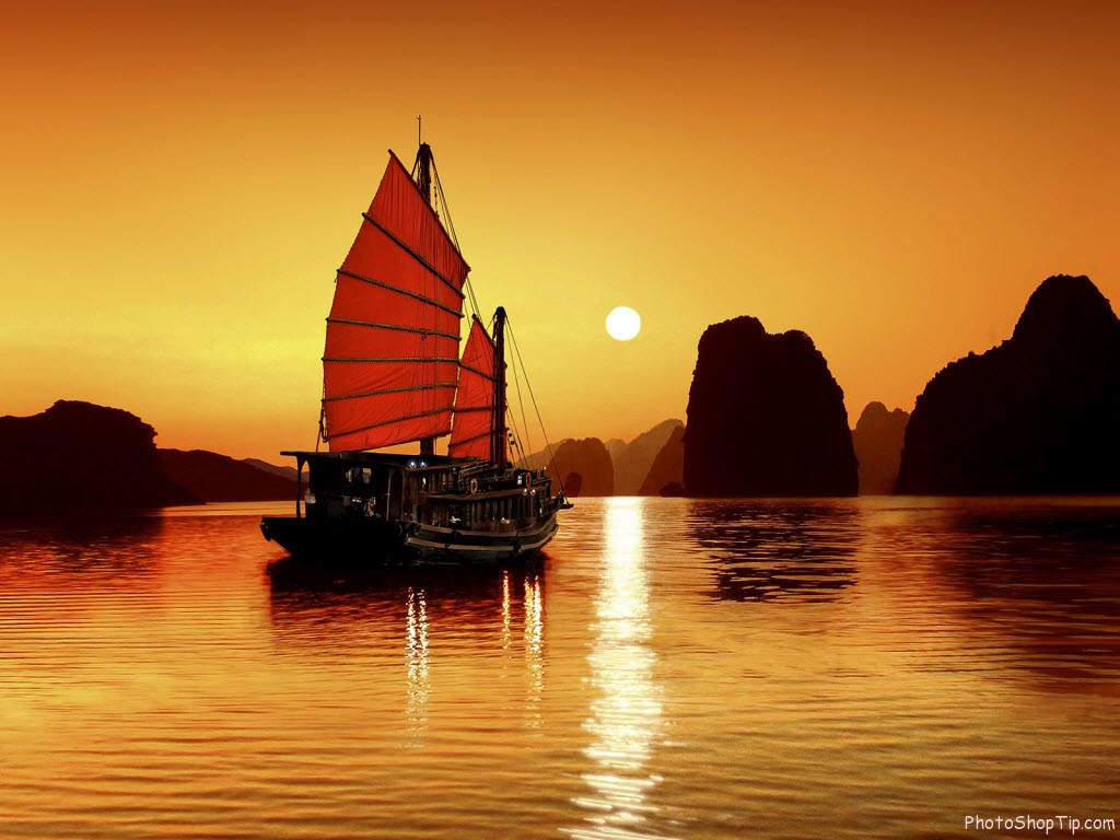 The beauty of Sunrise in Halong in summer