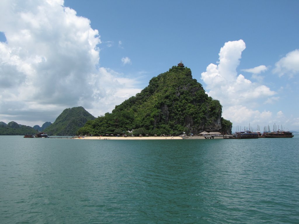 Ti Top beautiful Beach in Halong Bay 