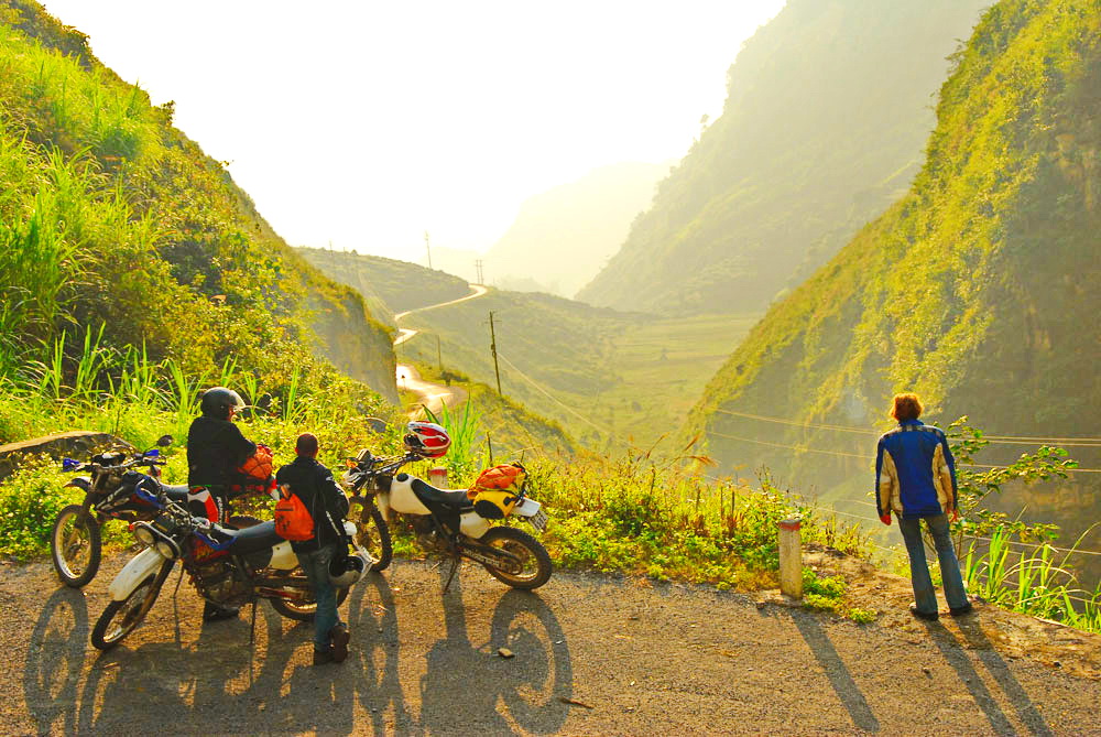 Travel from Hanoi to Halong