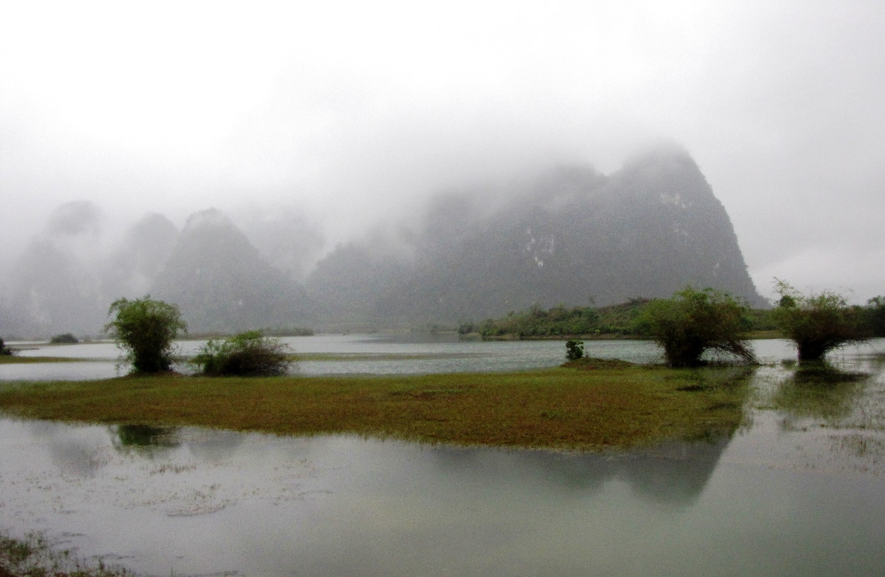 Yen Phu Lake quiet in fanciful clouds 