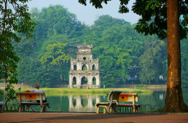 A peaceful morning in Hoan Kiem lake