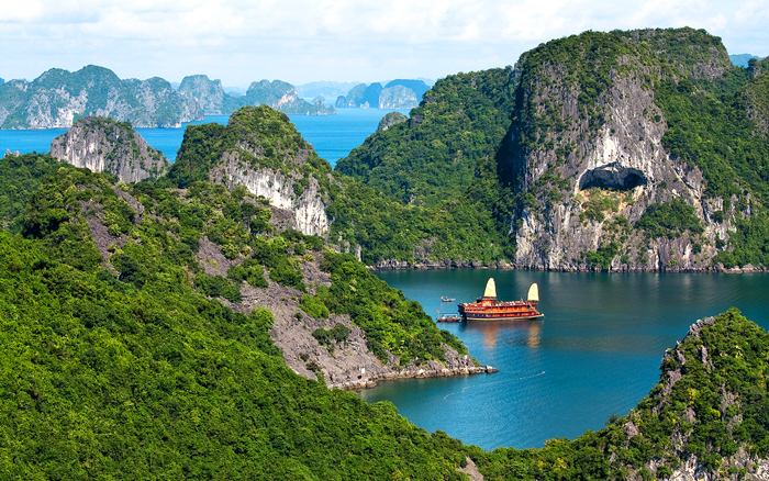 The magnificent beauty of Halong