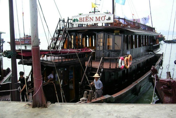 Bien Mo Floating Restaurant