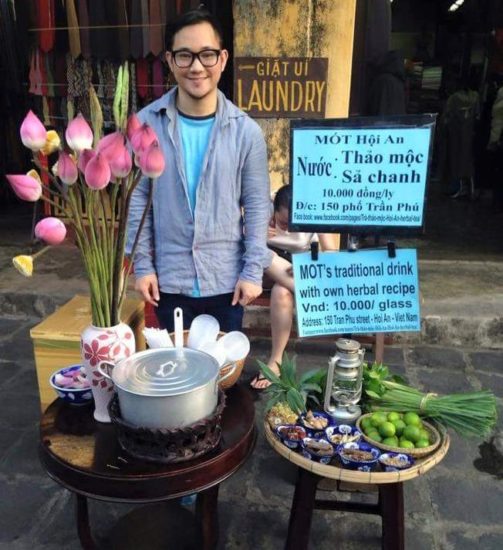 Enjoy Chanh Sa tea in Hoian