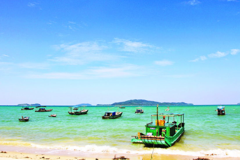 The peaceful fishing village right in Halong bay