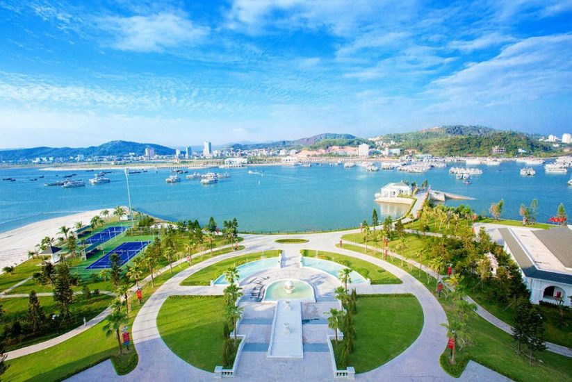 Tourists can enjoy relaxing holiday in Halong with cool, pleasant weather of September