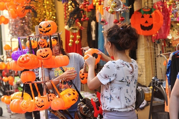 Ma Street before Halloween