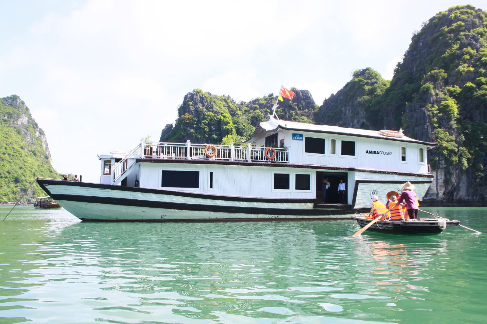 Cruise trip in Halong Bay 
