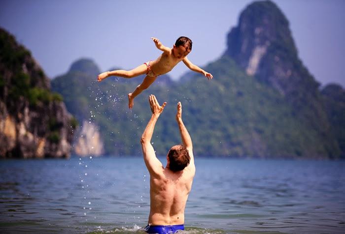 Funny moment in swimming in Halong Bay