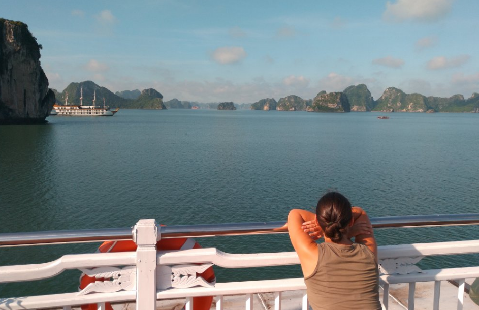 View amazing beauty of Halong Bay