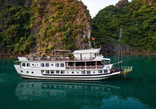 Garden Bay Luxury Cruise