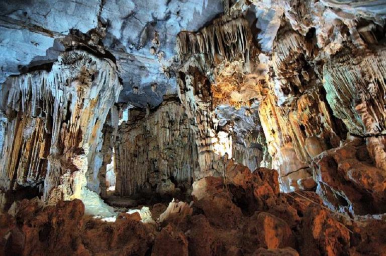 Top 5 most beautiful Halong bay caves to explore - Halong Junk Cruise