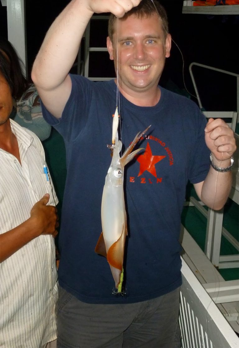 Tips to enjoy squid fishing in Halong Bay: a fun activity not to miss