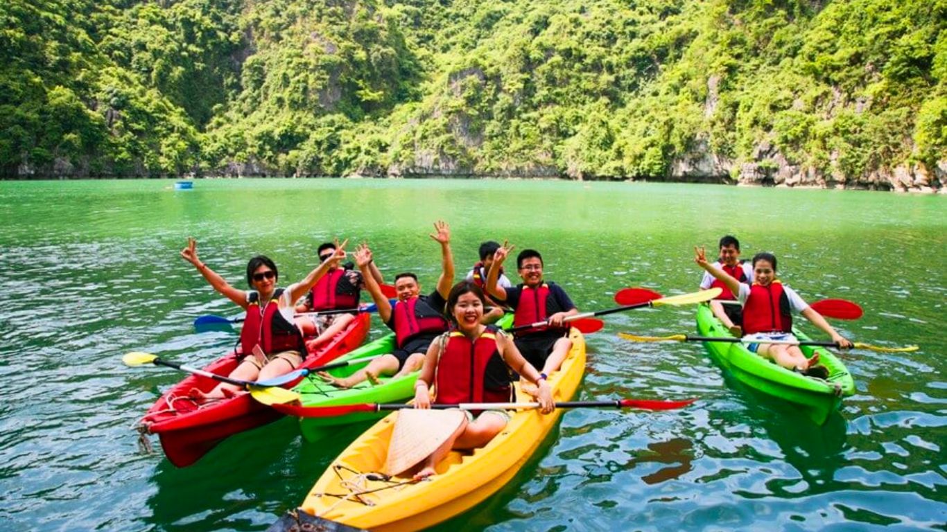 Kayaking in Ba Hang 