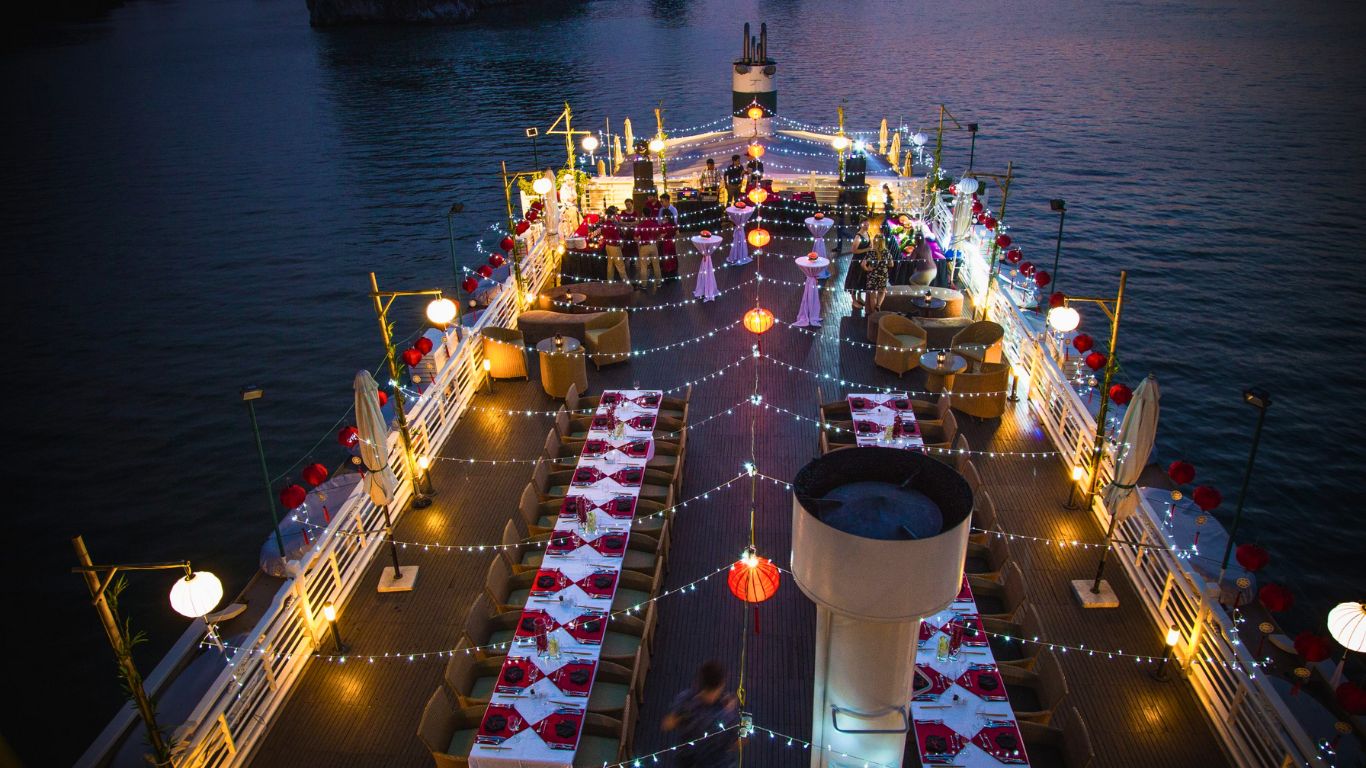 Special decoration on Halong Bay cruise at Christmas