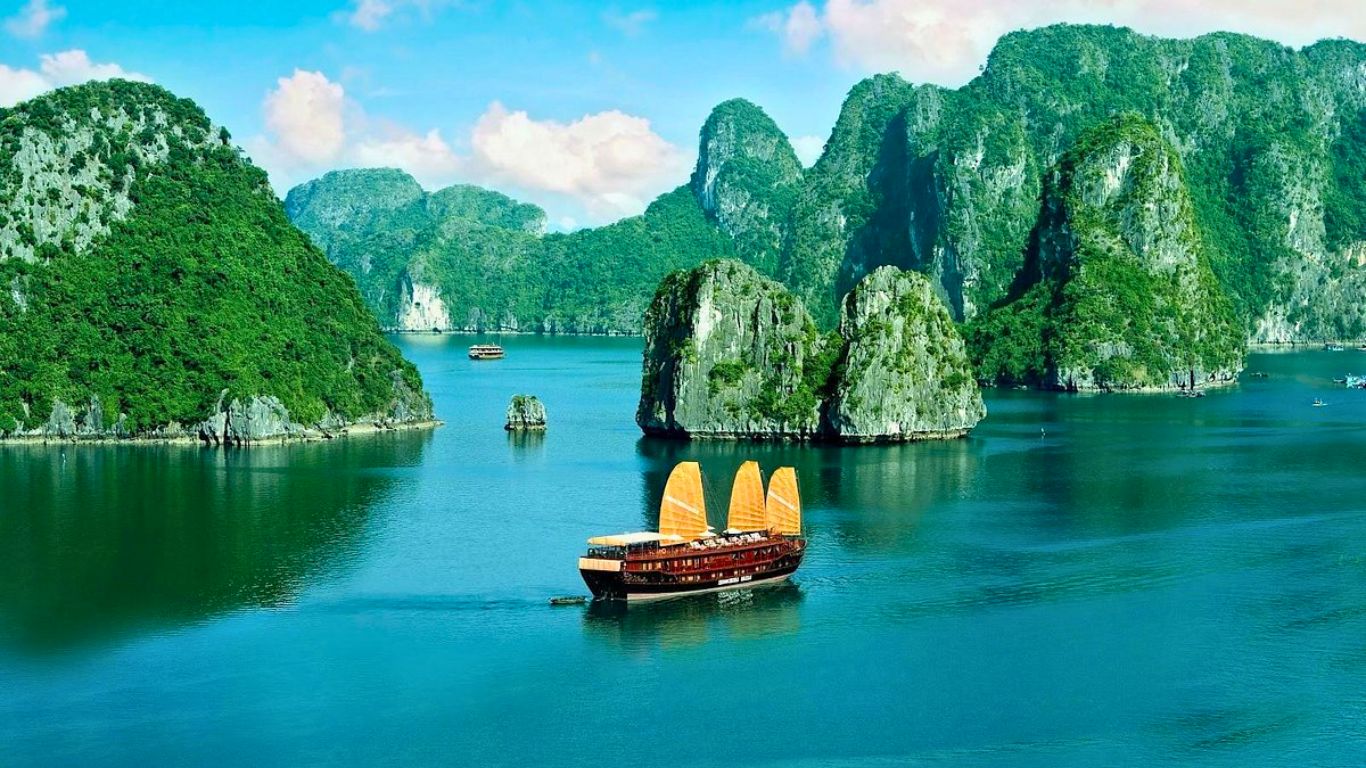 Bai Tu Long Bay