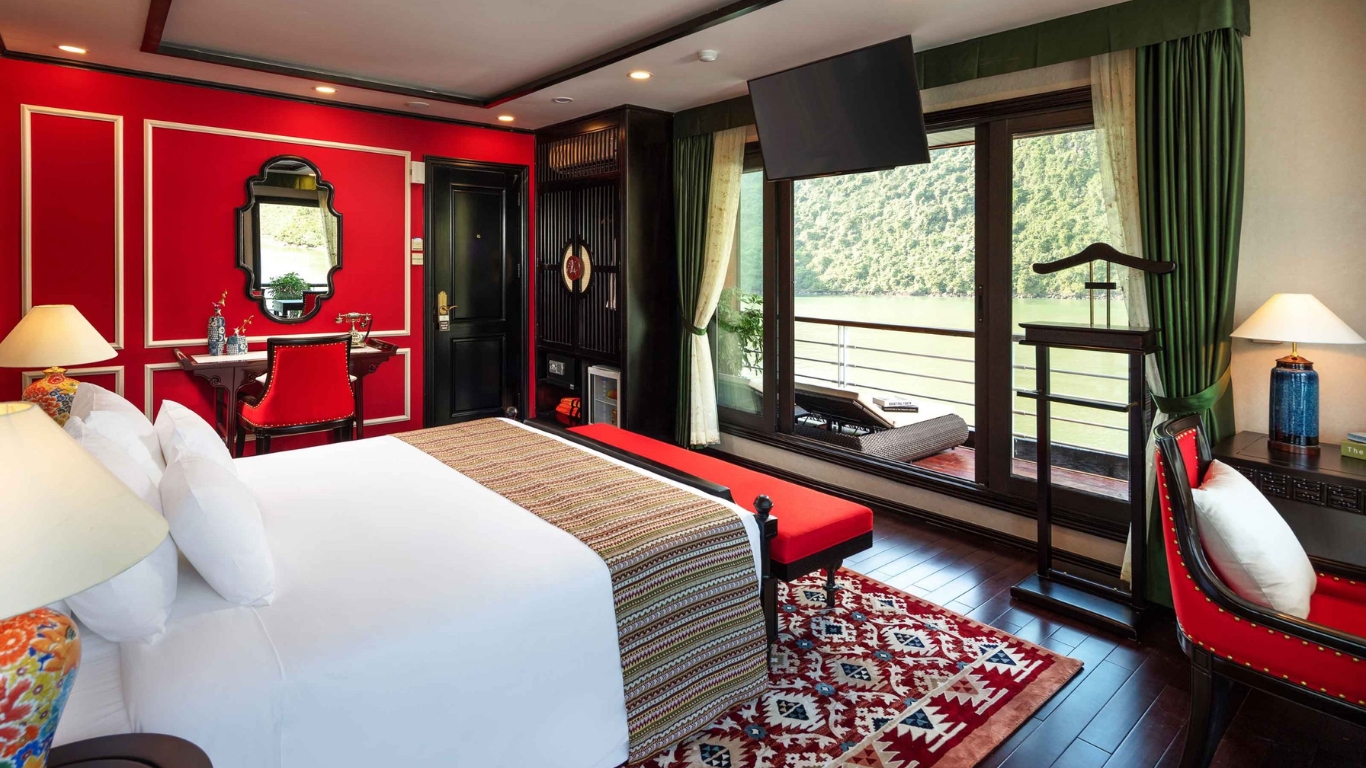 Relax in luxury cabin in Halong Bay