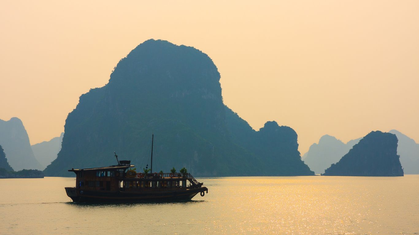 stunning sunset in Halong Bay